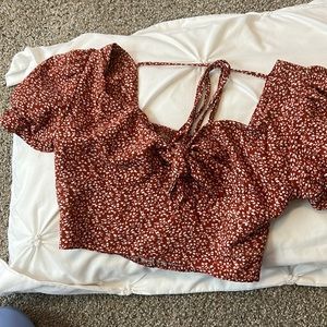 Red floral shein top size small, great condition cropped